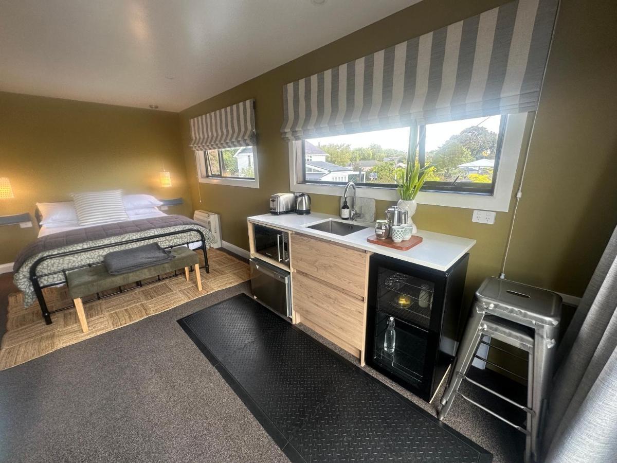 Beckenham Studio On Tree Lined Street Christchurch Eksteriør billede